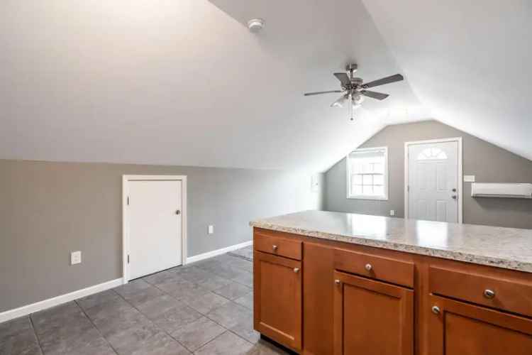 Rent Apartment Unit in Downtown Jeffersonville with Modern Amenities