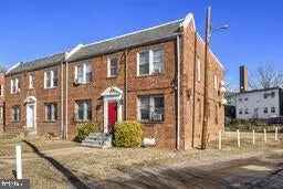 House For Sale in 324, 34th Street Southeast, Washington, District of Columbia