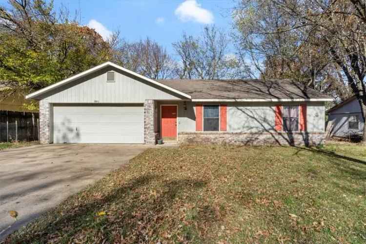 House For Sale in 1011, West School Street, Siloam Springs, Arkansas