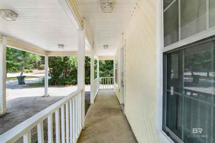 Rent charming suburban home in Daphne with modern features and amenities