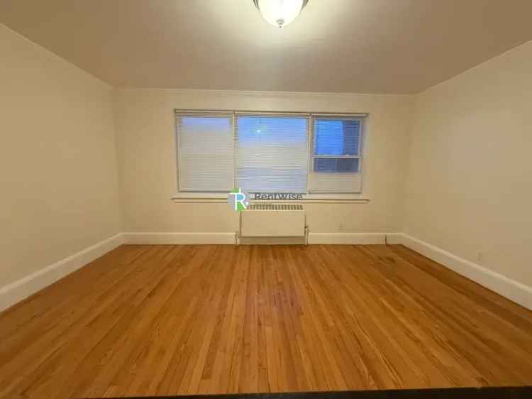 Rent Spacious 2 Bedroom Apartment in Jamaica Plain with Modern Features