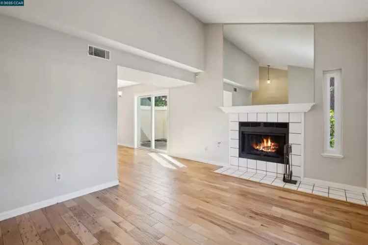 Rent Townhome in Pleasanton with Cozy Living Room and Community Pool