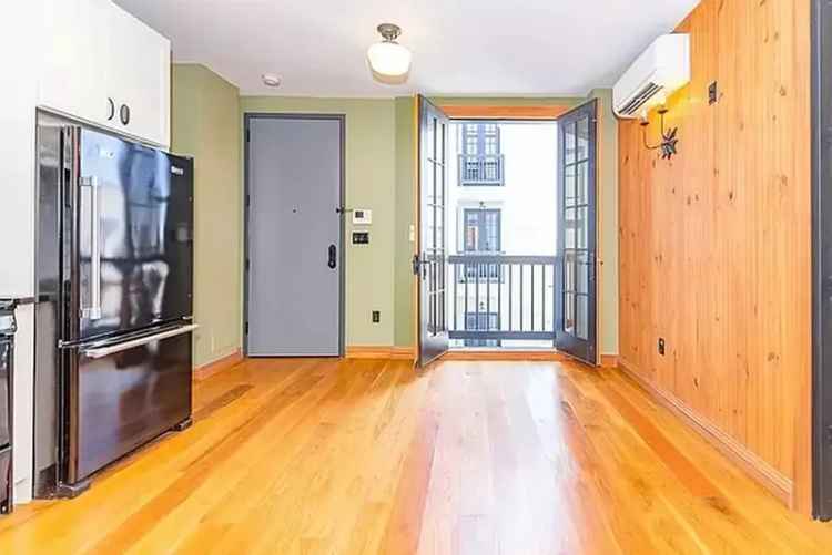 Rent Apartment Unit in Ridgewood with 2 Bedrooms and Private Balcony