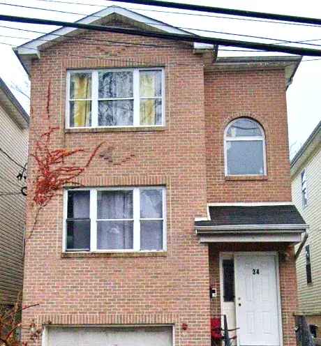 Rent Beautiful Renovated Townhouse in a Convenient Location