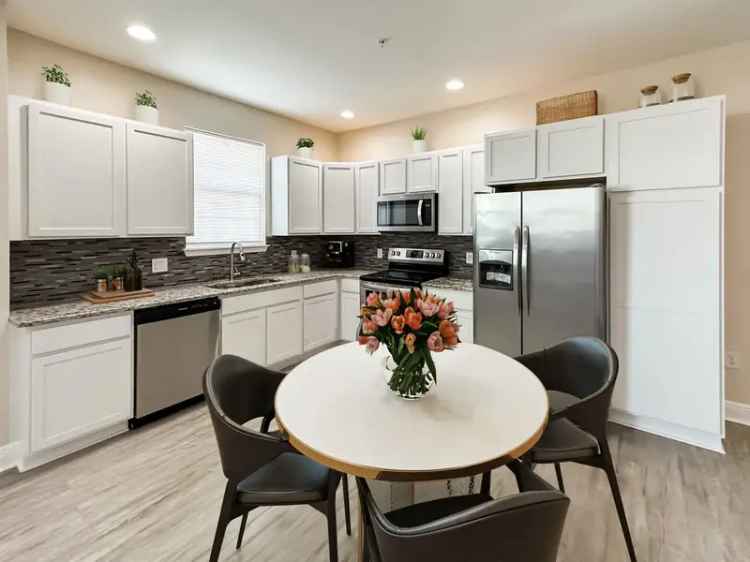 Rent Apartments in Davenport with Luxury Amenities and Open Floor Plans