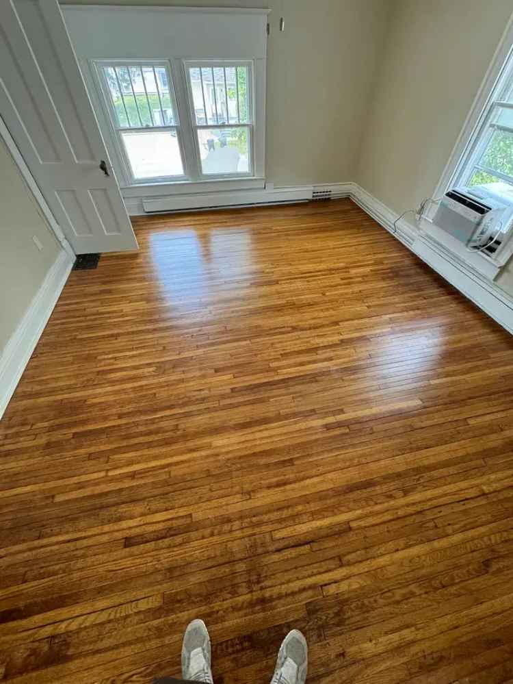 Rent Studio Condo with Parking in Iowa City with Modern Features