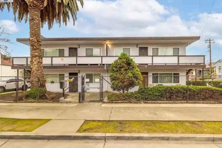 Buy fourplex in West Oakland with parking and laundry facilities