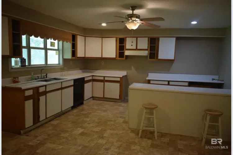 Buy House with Large Living Room and Eat-In Kitchen in Spacious Layout