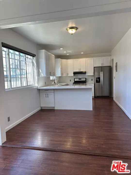 House For Sale in 1041, South Manhattan Place, Los Angeles, California