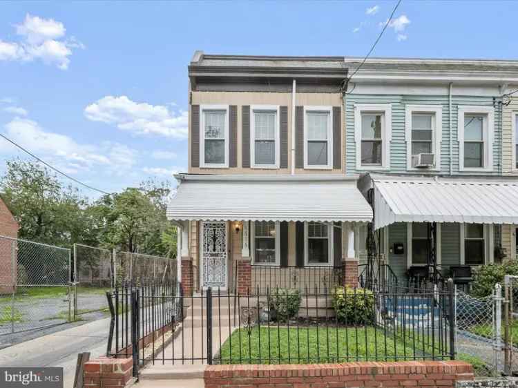 House For Sale in 1616, T Street Southeast, Washington, District of Columbia