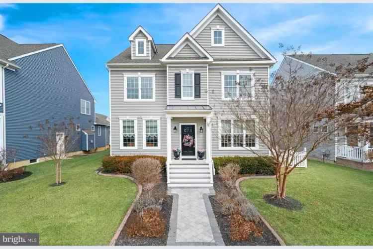 Buy Elegant 5 Bedroom House in Middletown with Community Amenities