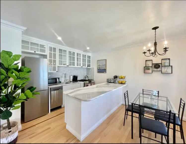 Rent 2 Bedroom Apartment in Santa Monica with Hardwood Floors and Fireplace