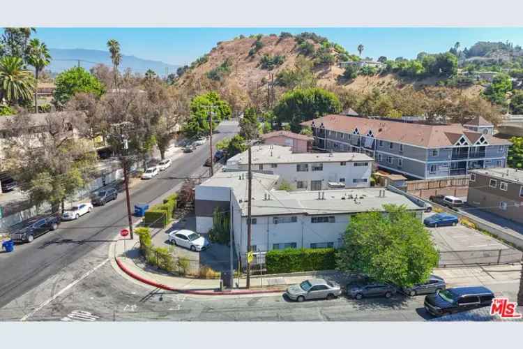 Apartment Building for Sale in Los Angeles with Renovated Units