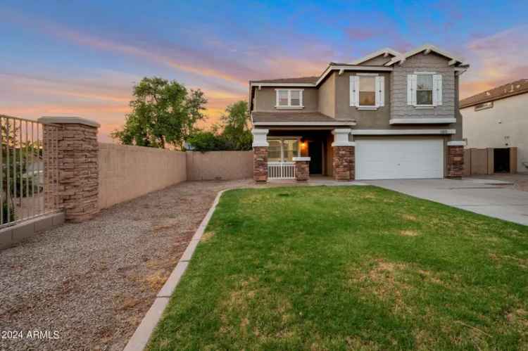 Buy House in Gilbert with Grassy Yard and Community Amenities