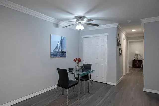 Rent Apartments in Beautifully Updated Community Close to Hauppauge