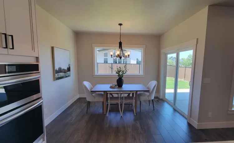 Rent a single level home in South Meridian with spacious layout and community pool