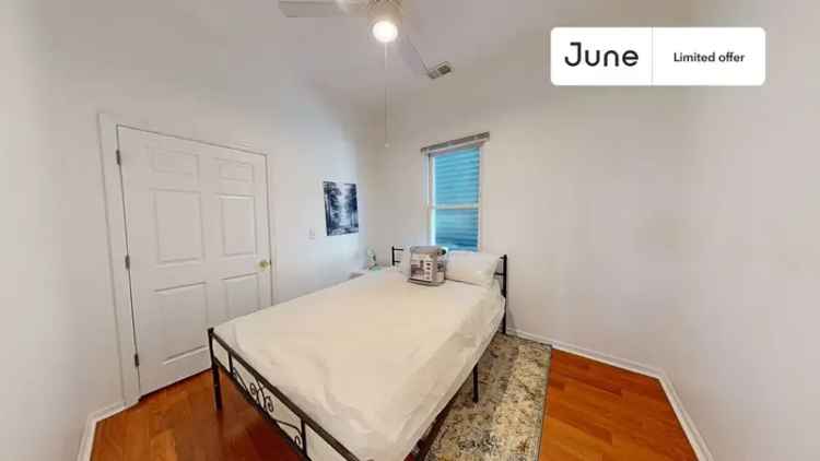 Room for Rent in Logan Square with Flexible Lease Options and Amenities