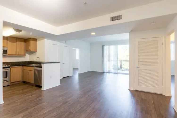 Rent Luxury Apartments in Northridge with Modern Amenities