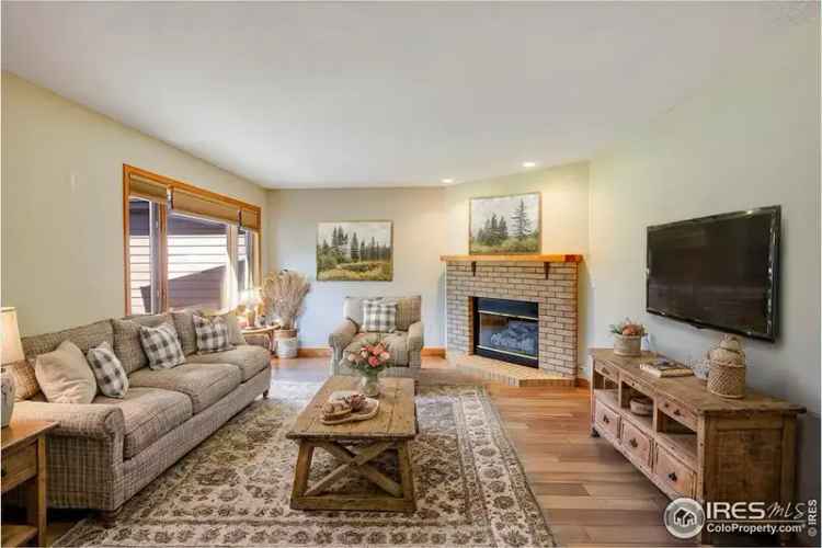 Buy Townhome in Estes Park with Modern Kitchen and Cozy Fireplace