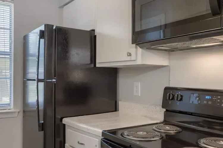 Rent The Miranda Apartments Conveniently Located in Hurst, Euless, and Bedford