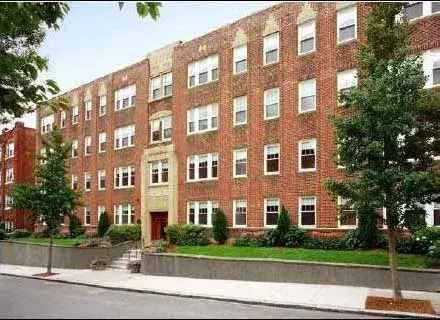 Rent Apartments in Cleveland Circle Near Boston College with Free Rent Offer