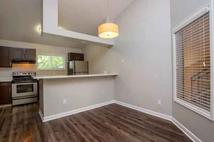 Rent Apartments with Modern Amenities in Pines at Broadmoor