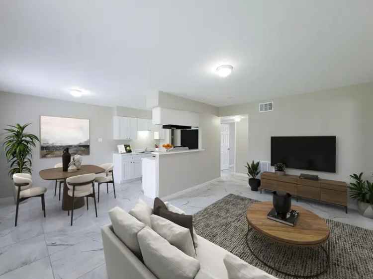 Rent Beautiful Upgraded Apartment Convenient to I-45