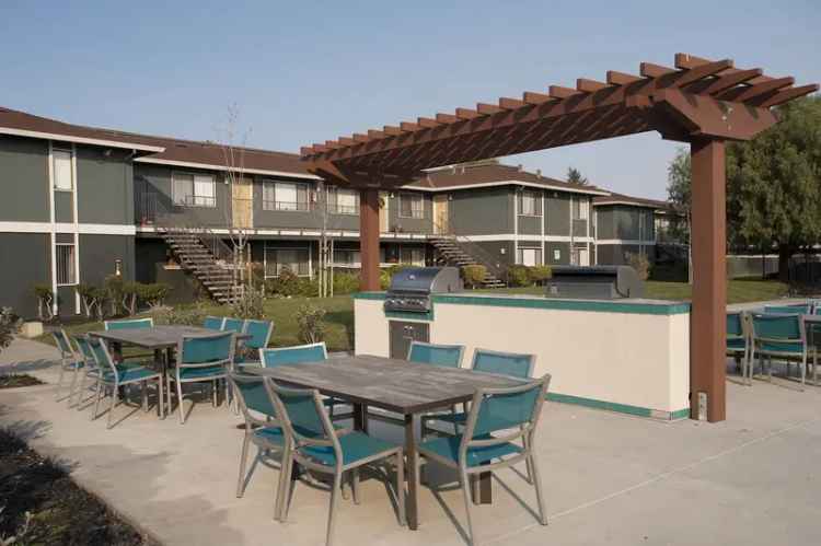 Rent Woodside Park Apartments in Salinas CA with Great Features