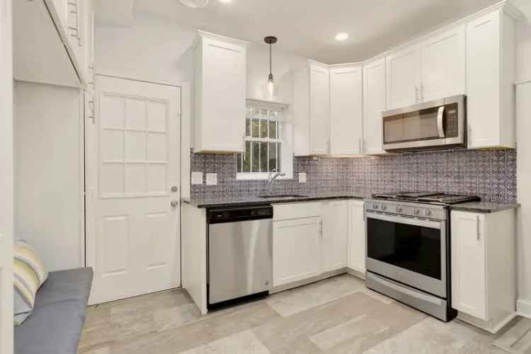 Rent Townhouse with 3 Bedrooms, 3 Baths in Shaw Near Metro