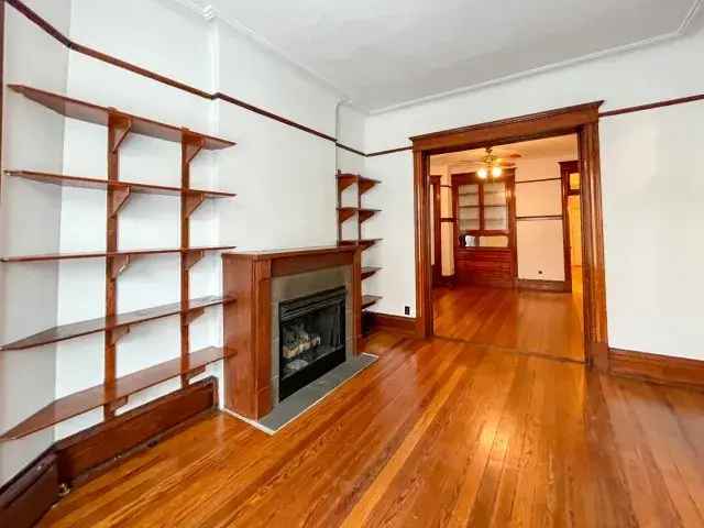 Rent Apartment Unit in Lakeview with 2 Bedrooms and Vintage Features