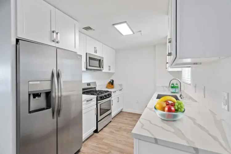 Rent Spacious Pet Friendly Apartments in Northridge with High-End Finishes