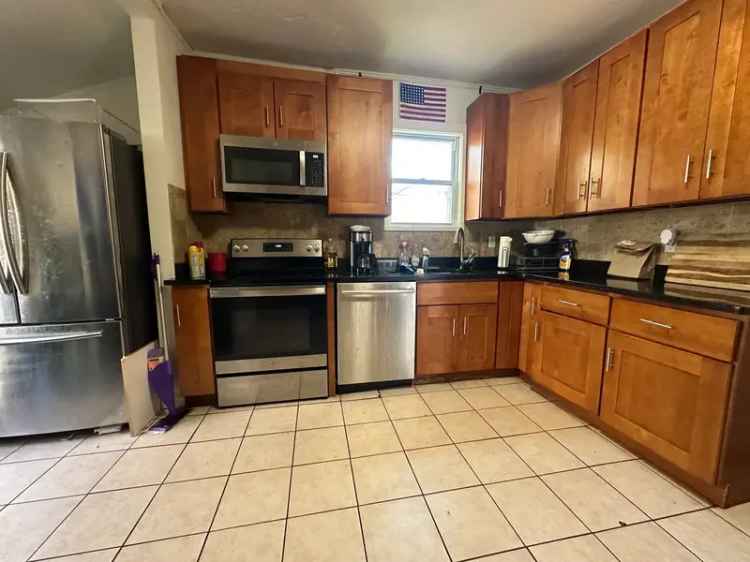 Rent Apartment in Waltham with 7 Beds, 4 Baths and Large Yard