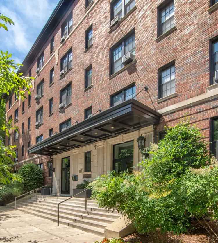 Rent Parkway Apartments in Cleveland with Private Patios and Amenities