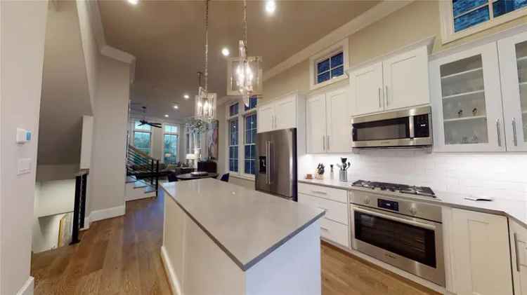 Rent Luxury Urban Townhome in Addison with Open Floor Plan and Bosch Appliances