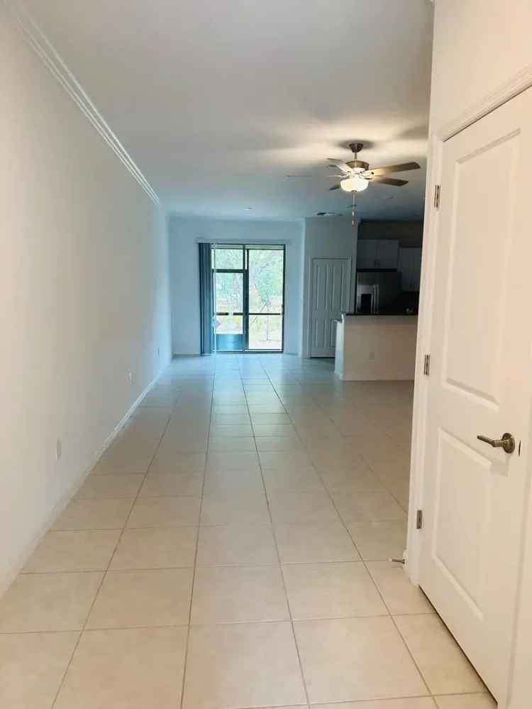 Rent Townhouse in Wesley Chapel with 3 Bedrooms and Garage Features