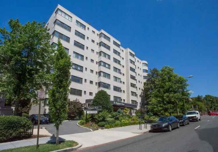 Rent Modern Apartments in Washington House near Meridian Hill Park