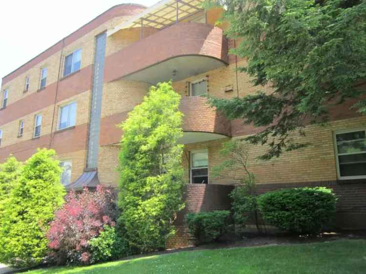 Rent 2 Bedroom Apartment in Squirrel Hill with Private Balcony