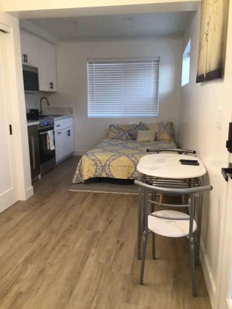 Rent One Bedroom Apartment in North Park with Wi-Fi and Smart TV