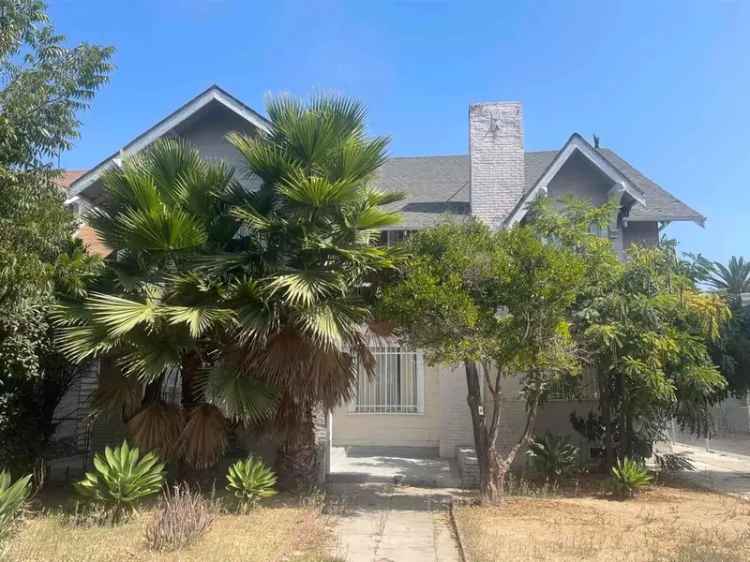 House For Sale in 1624, South Gramercy Place, Los Angeles, California