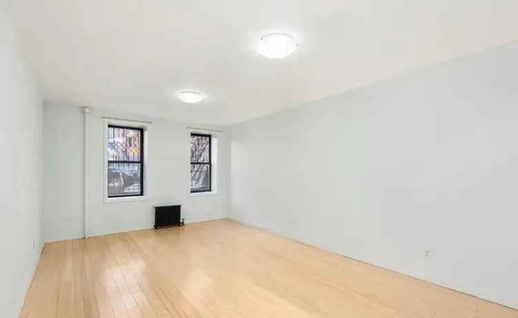 Rent Extra Large Garden One Bedroom Apartment in Harlem with Office