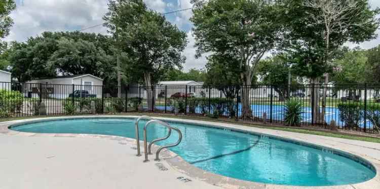 Rent Apartments with Community Features Near Corpus Christi