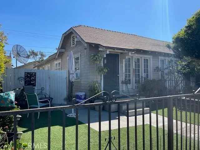 House For Sale in 435, South Ross Street, Santa Ana, California