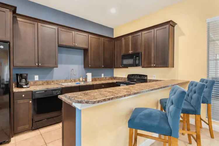 Rent Apartments in Jacksonville FL with Spacious Floor Plans and Lake Views