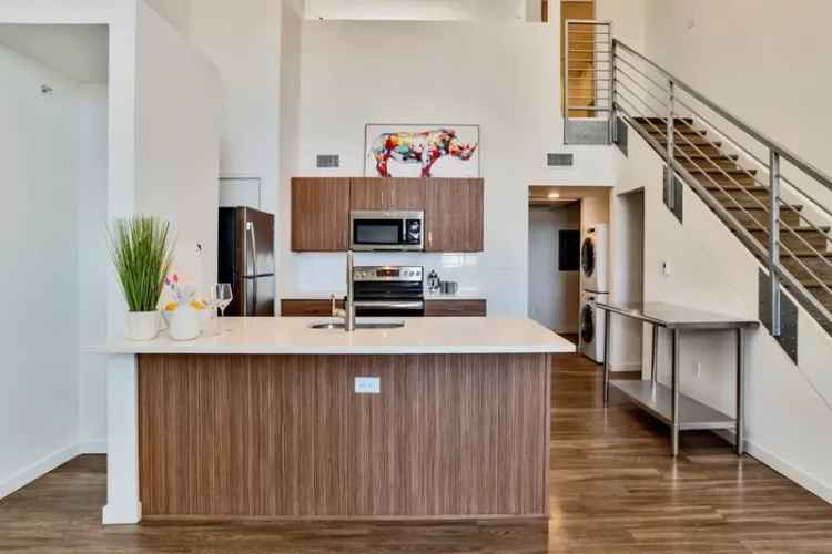 Rent Apartments at Summit with Luxury Finishes in Denver