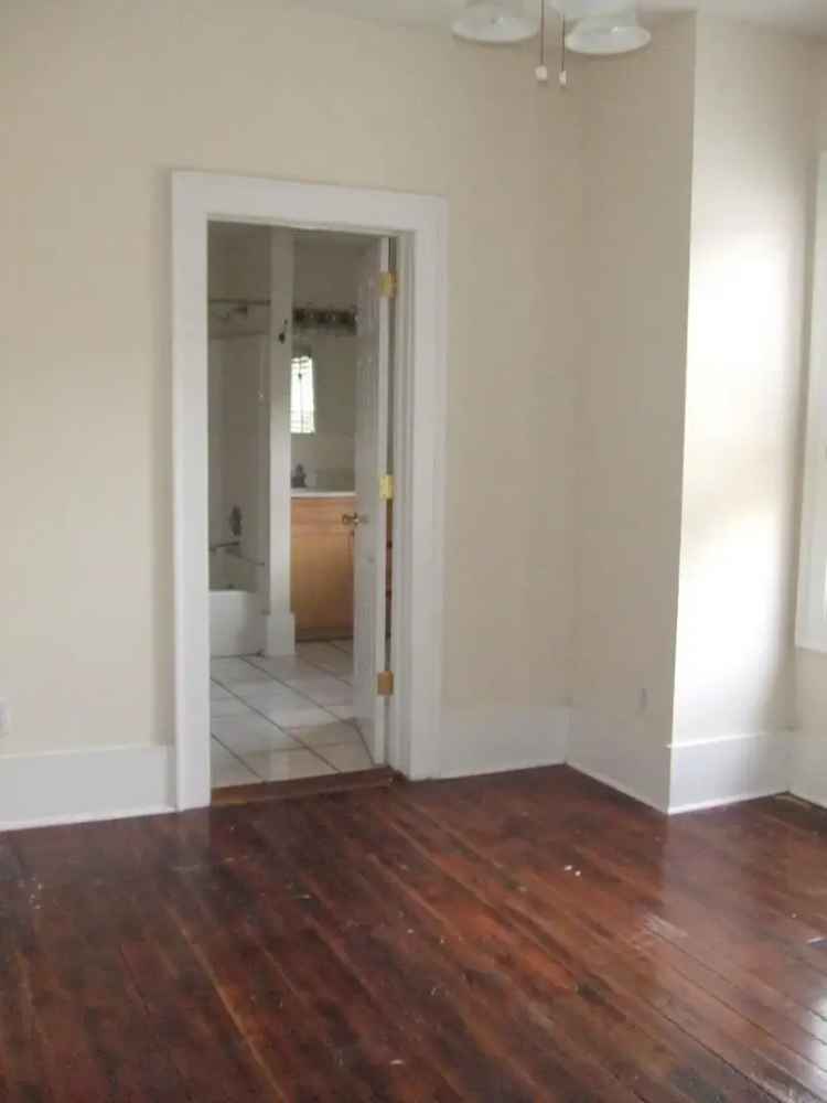 Rent Large Townhouse Near Forsyth Park with Private Courtyard