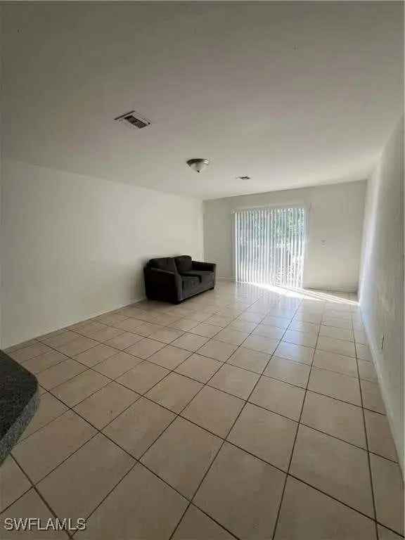 Rent duplex near Fort Myers with spacious family-friendly features