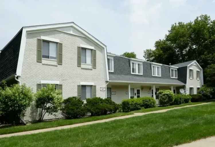 Rent Apartments in Waverly Flatz with Modern Amenities and Golf Views