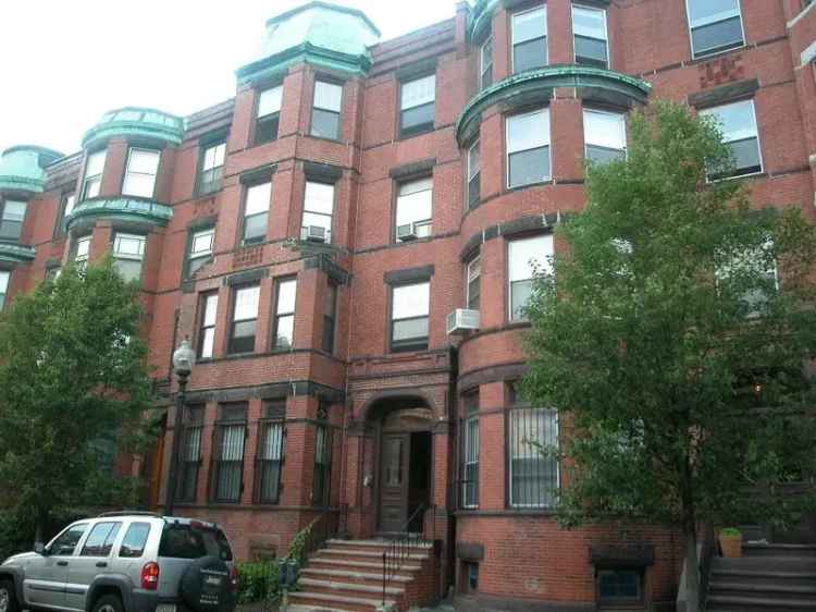 Roommate Wanted for Apartment Unit Rent in Classic Brownstone