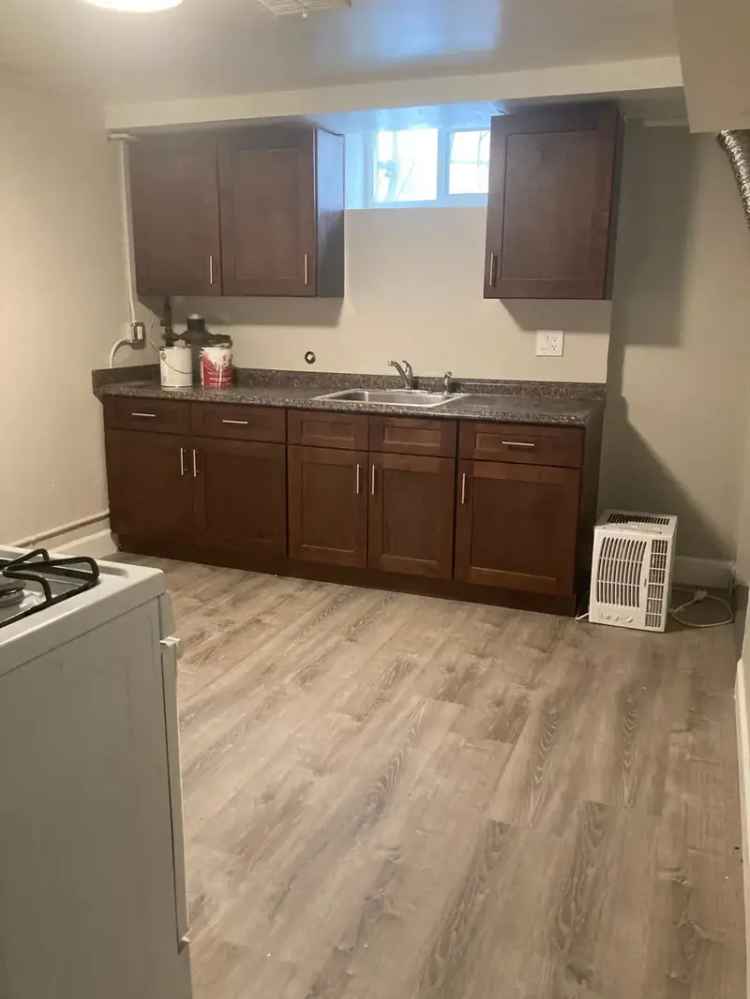 Rent Apartment Unit with 2 Bedrooms Near Oxford and Broadway