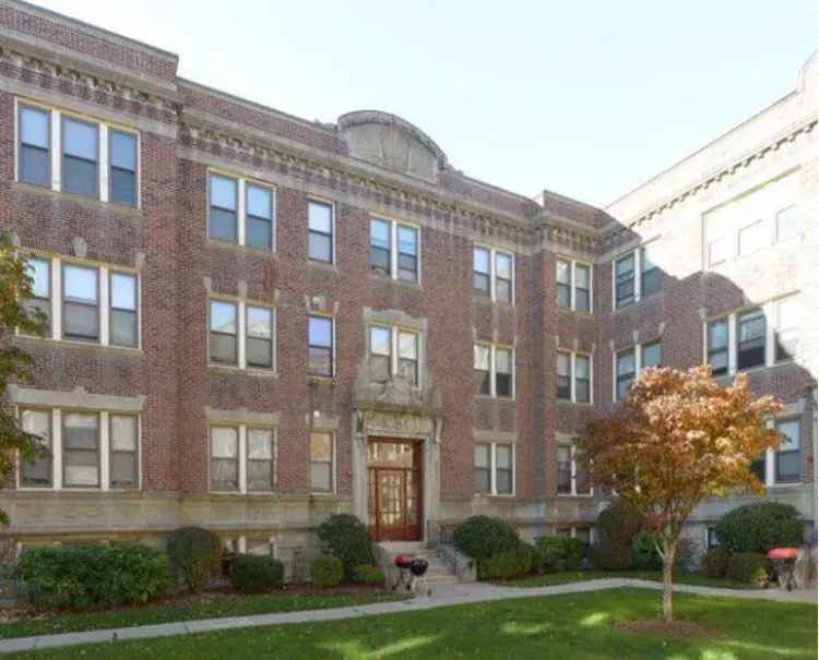 Rent apartments in Coolidge Corner with updated kitchens and hardwood floors